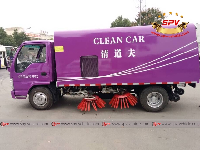 Side view of Sweeping Truck - ISUZU